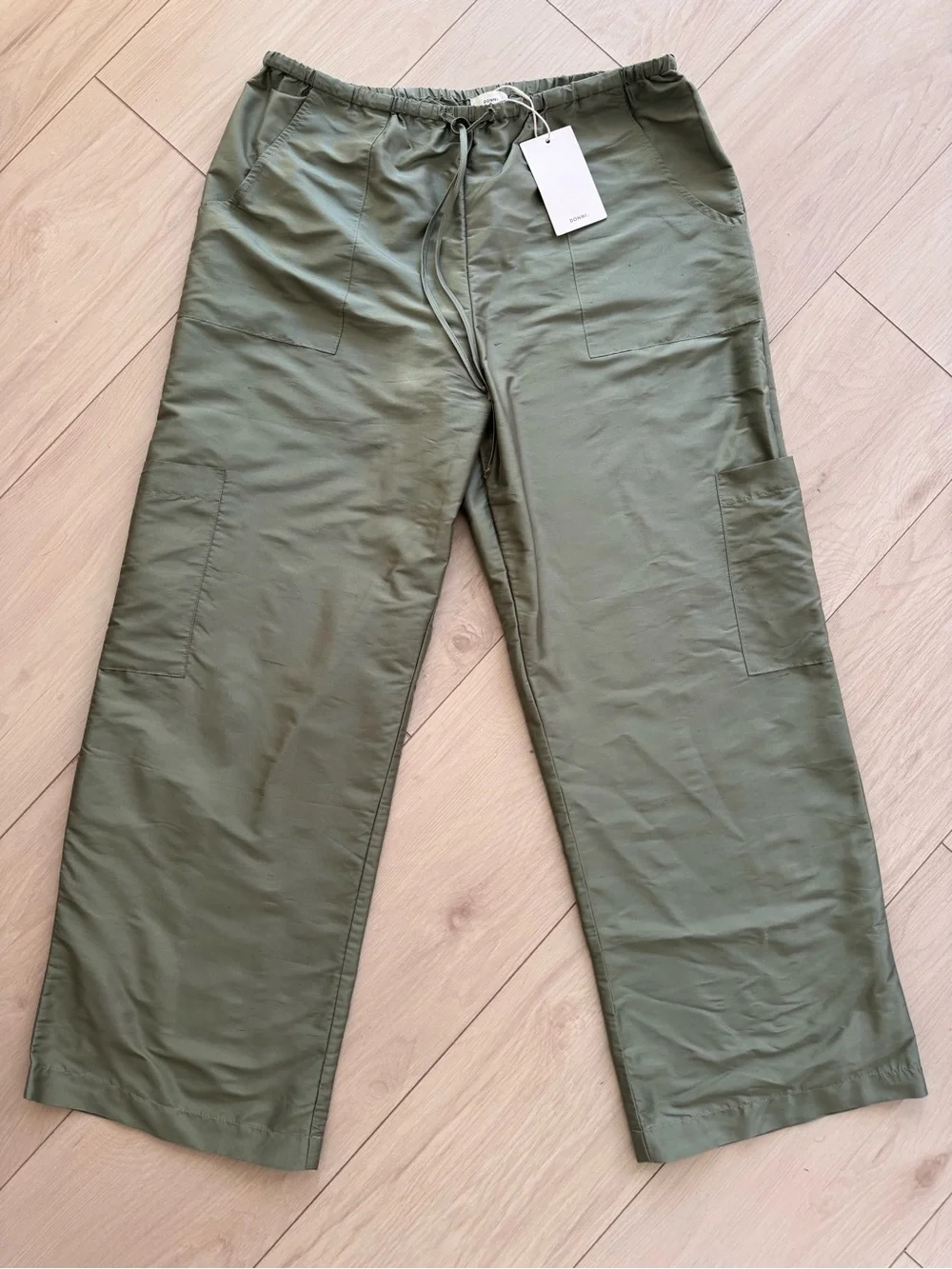 *SOLD* NWT DONNI Taffeta cargo pants in oregano - Picture 3 of 8